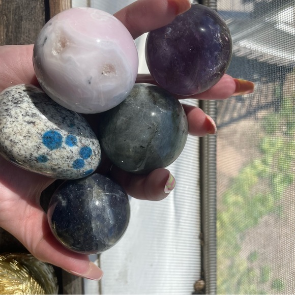 Showing - Picture 2 of 16